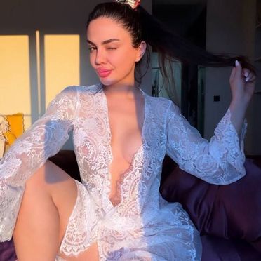 Ece Ronay - Fotoğraf 10